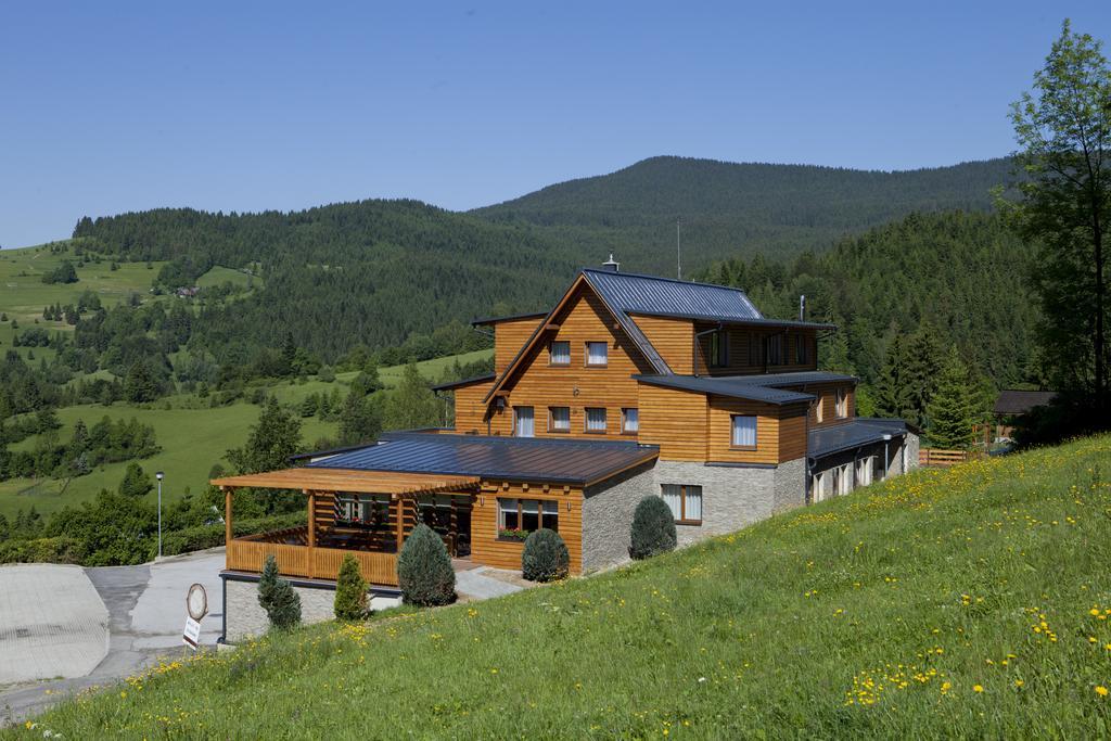Hotel Havrania Zázrivá エクステリア 写真